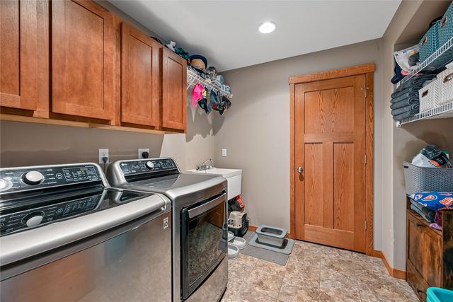 612 Deer Ridge Drive, Atkins, IA 52206