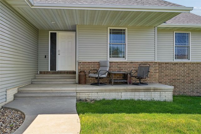 612 Deer Ridge Drive, Atkins, IA 52206