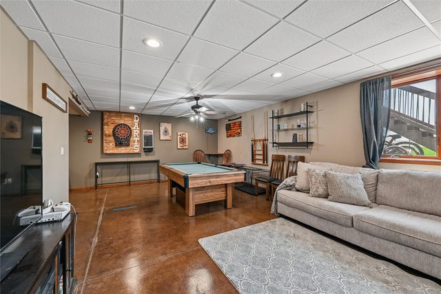612 Deer Ridge Drive, Atkins, IA 52206