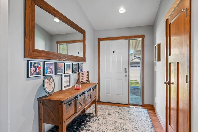 612 Deer Ridge Drive, Atkins, IA 52206
