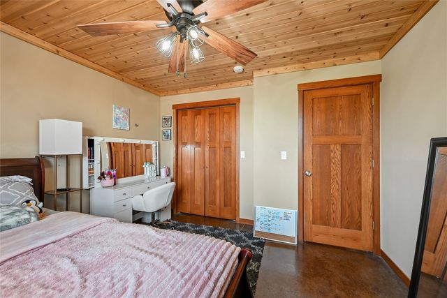 612 Deer Ridge Drive, Atkins, IA 52206