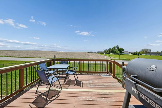 612 Deer Ridge Drive, Atkins, IA 52206