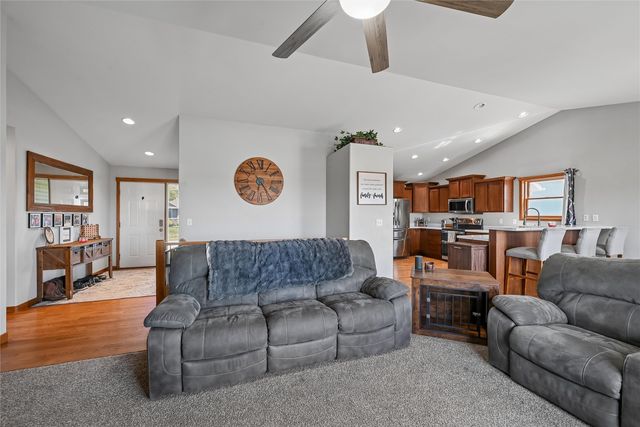 612 Deer Ridge Drive, Atkins, IA 52206