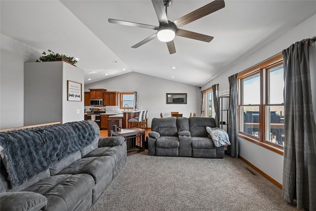 612 Deer Ridge Drive, Atkins, IA 52206