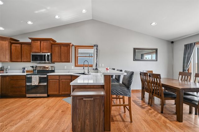 612 Deer Ridge Drive, Atkins, IA 52206