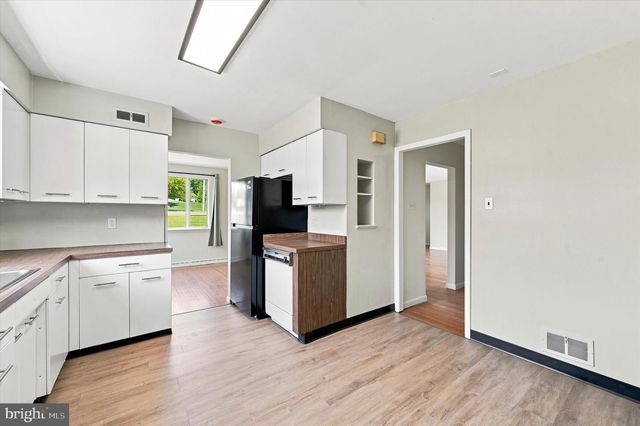 4022 W CHESTER PIKE, Newtown Square, PA 19073
