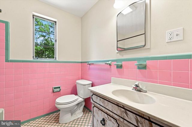 4022 W CHESTER PIKE, Newtown Square, PA 19073