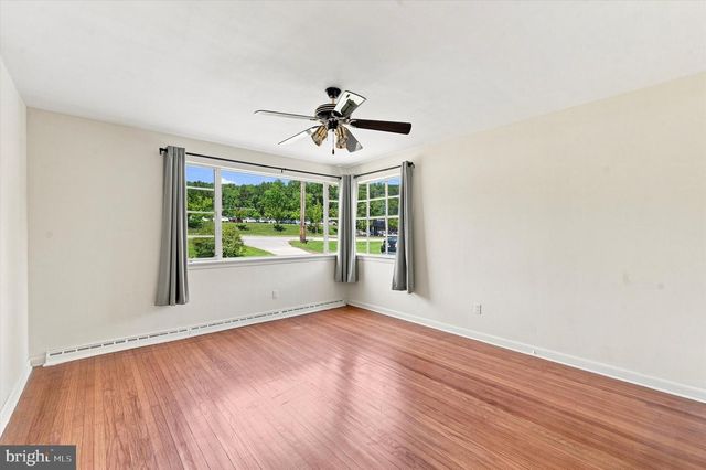4022 W CHESTER PIKE, Newtown Square, PA 19073