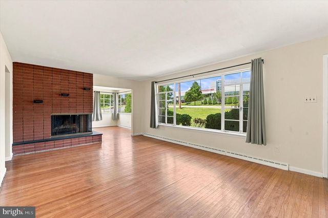 4022 W CHESTER PIKE, Newtown Square, PA 19073