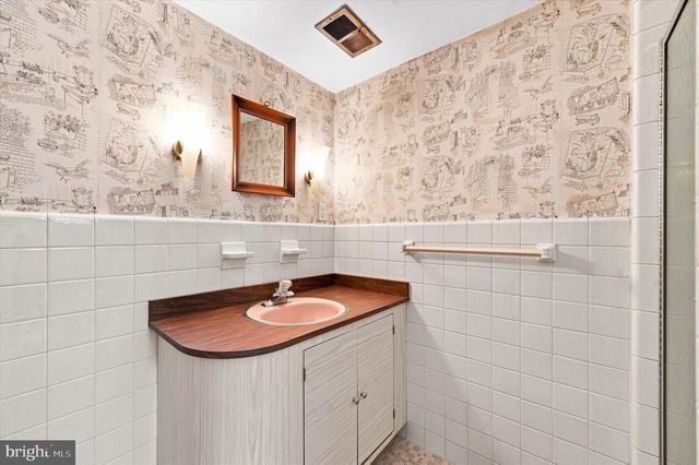 4022 W CHESTER PIKE, Newtown Square, PA 19073