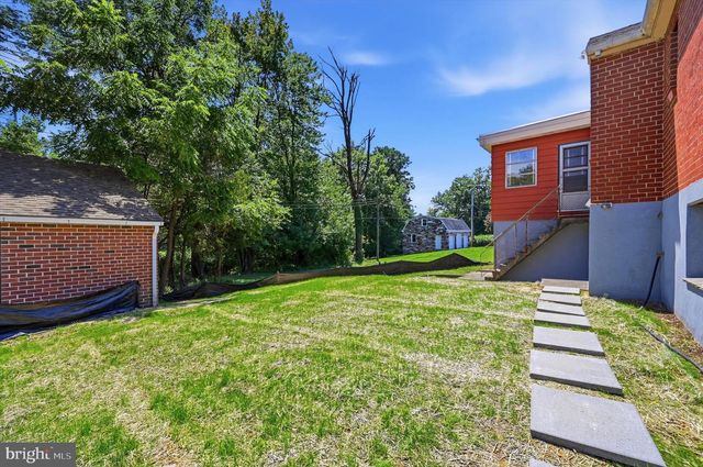 4022 W CHESTER PIKE, Newtown Square, PA 19073