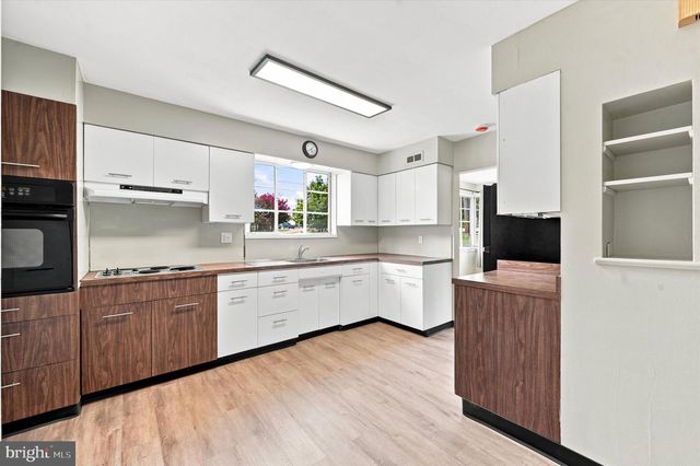 4022 W CHESTER PIKE, Newtown Square, PA 19073