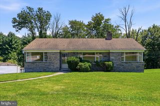 4022 W CHESTER PIKE, Newtown Square, PA 19073