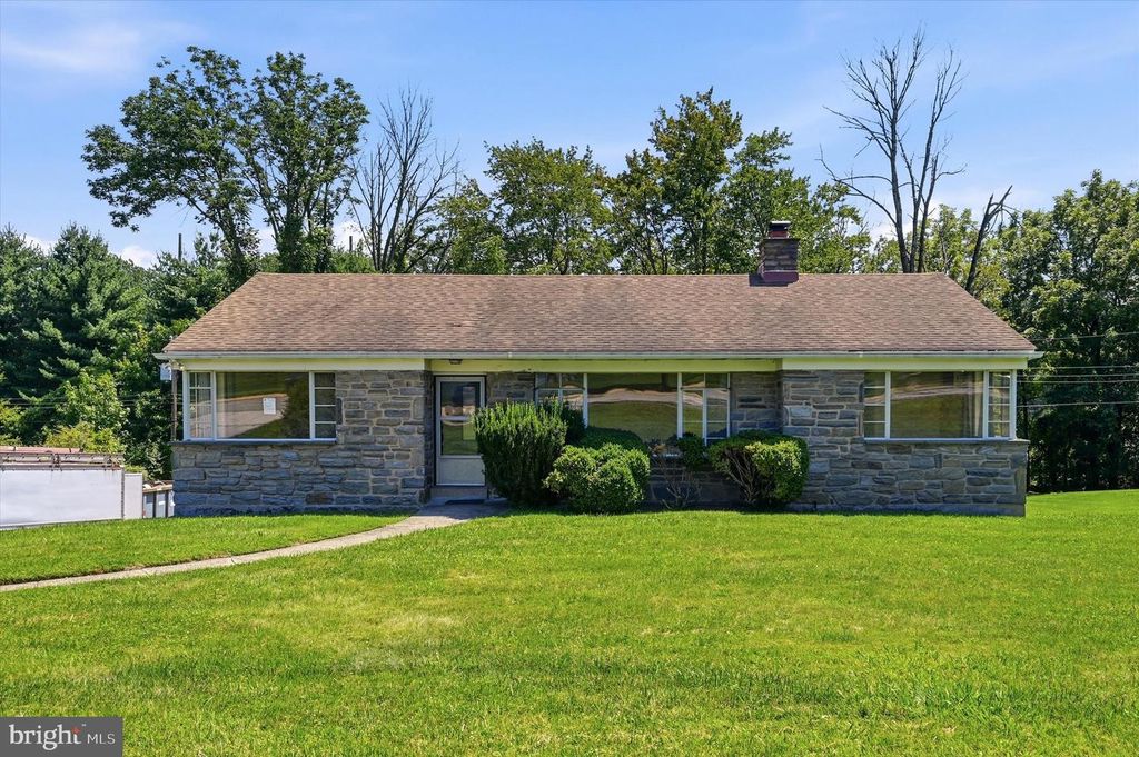4022 W CHESTER PIKE, Newtown Square, PA 19073