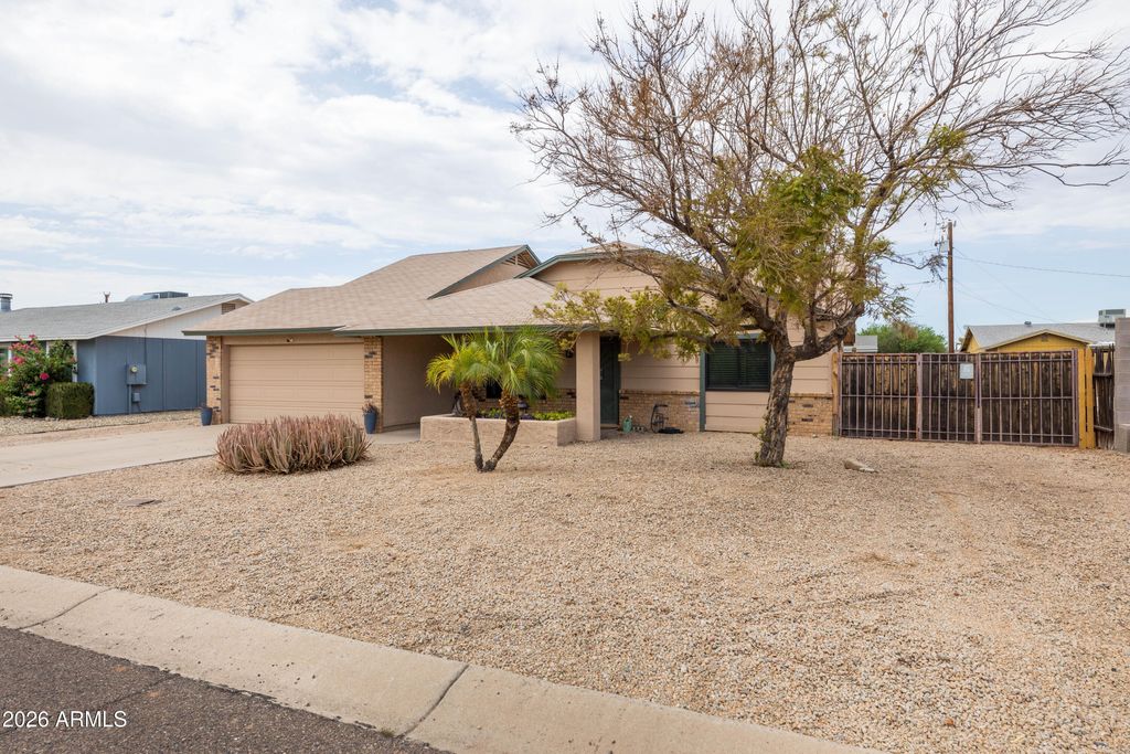 1510 W WICKIEUP Lane, Phoenix, AZ 85027