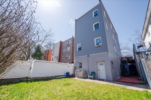 536 Throggs Neck Expressway, Bronx, NY 10465