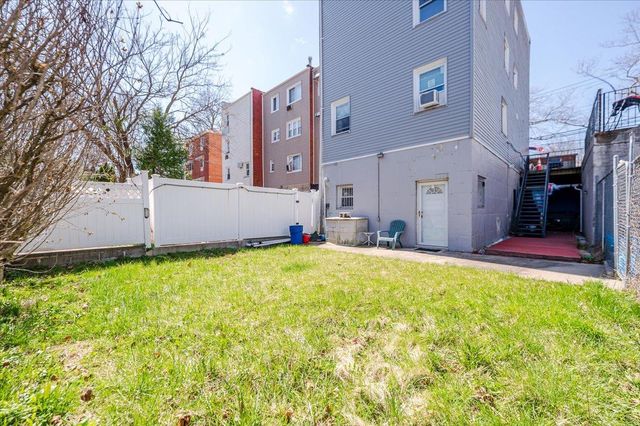 536 Throggs Neck Expressway, Bronx, NY 10465