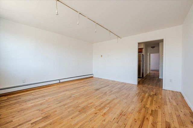 536 Throggs Neck Expressway, Bronx, NY 10465