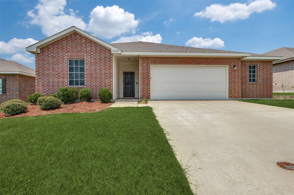 2525 Comal Creek Drive, Glenn Heights, TX 75154