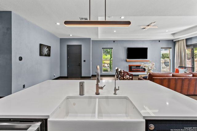 6 DOMINION MDWS, San Antonio, TX 78257