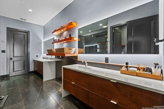6 DOMINION MDWS, San Antonio, TX 78257