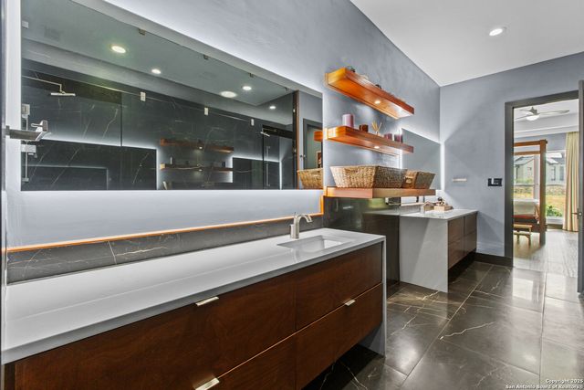 6 DOMINION MDWS, San Antonio, TX 78257