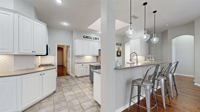 6869 Shoreview Drive, Grand Prairie, TX 75054