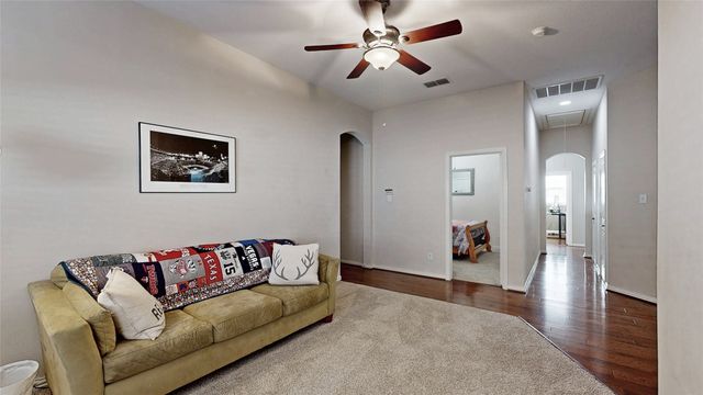 6869 Shoreview Drive, Grand Prairie, TX 75054