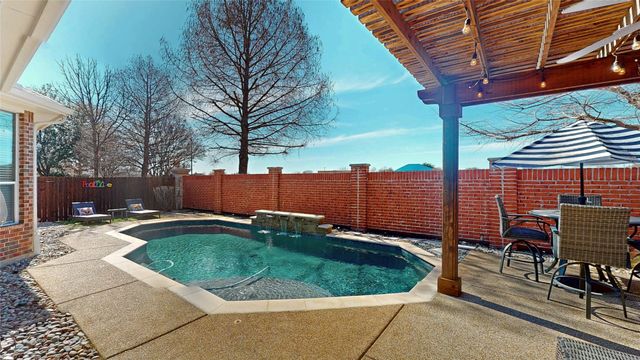 6869 Shoreview Drive, Grand Prairie, TX 75054