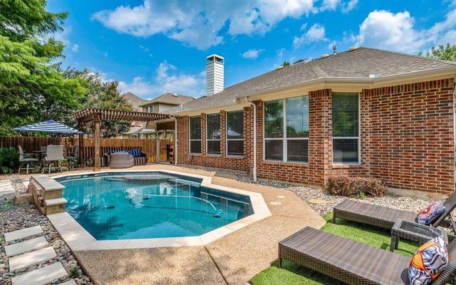 6869 Shoreview Drive, Grand Prairie, TX 75054