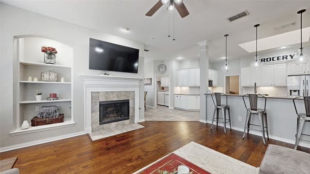 6869 Shoreview Drive, Grand Prairie, TX 75054