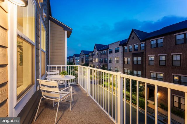 20721 HERON LANDING DR, Sterling, VA 20166