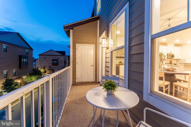 20721 HERON LANDING DR, Sterling, VA 20166