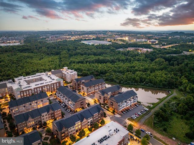 20721 HERON LANDING DR, Sterling, VA 20166