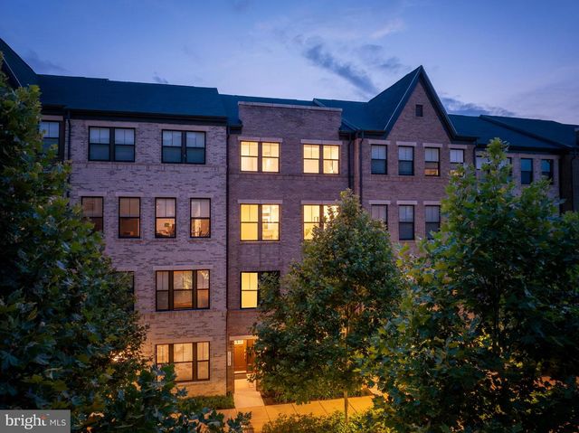 20721 HERON LANDING DR, Sterling, VA 20166