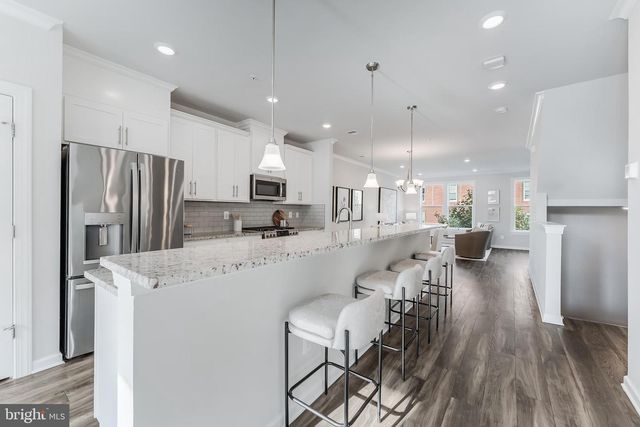 20721 HERON LANDING DR, Sterling, VA 20166