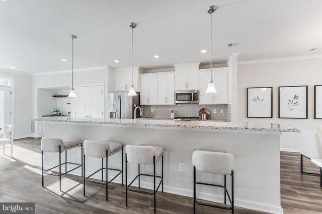 20721 HERON LANDING DR, Sterling, VA 20166