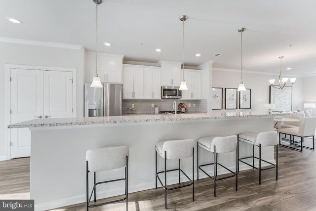 20721 HERON LANDING DR, Sterling, VA 20166