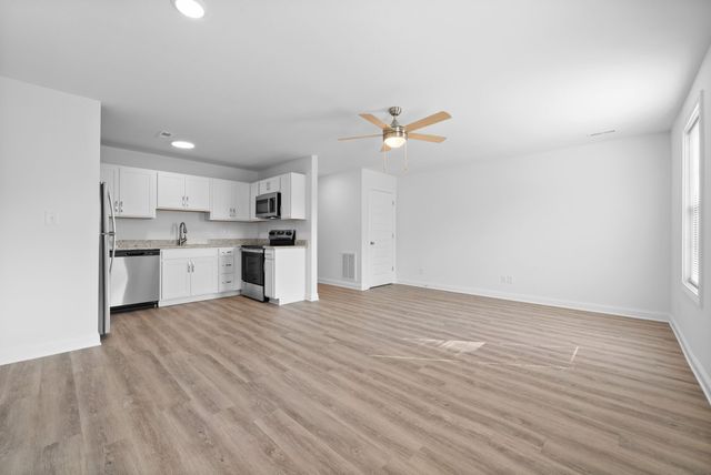 2907 Ashland City Rd Apt 105, Clarksville, TN 37043