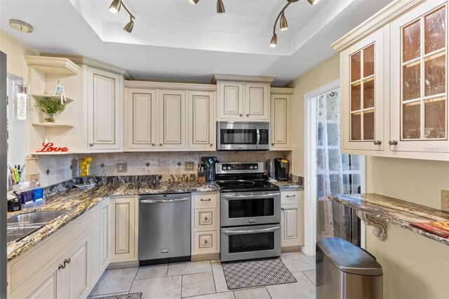 924 VIRGINIA AVENUE, St Cloud, FL 34769