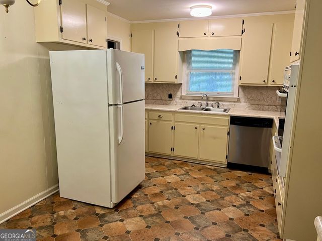 233 Old 41 Highway, Barnesville, GA 30204