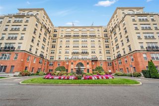 10 Byron Place PH805, Larchmont, NY 10538