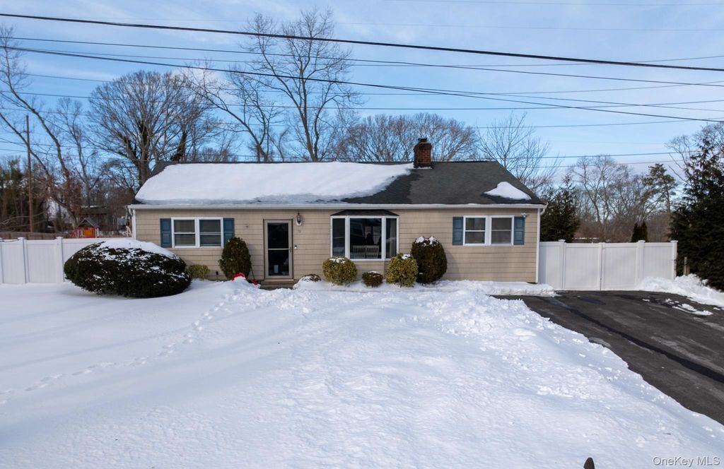 19 Larch Road, Rocky Point, NY 11778