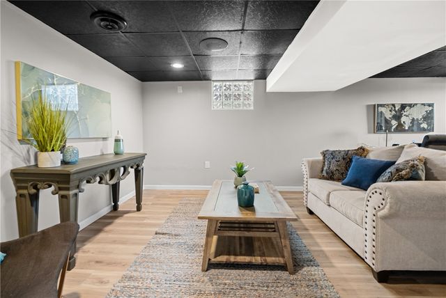 118 Hershey Dr, Mckeesport, PA 15132