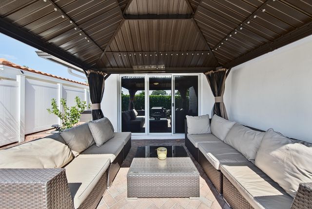 2125 NE 17th Terrace, Wilton Manors, FL 33305