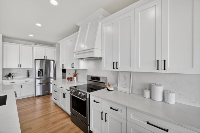 2605 Blooming Heights Drive, Norwalk, IA 50211