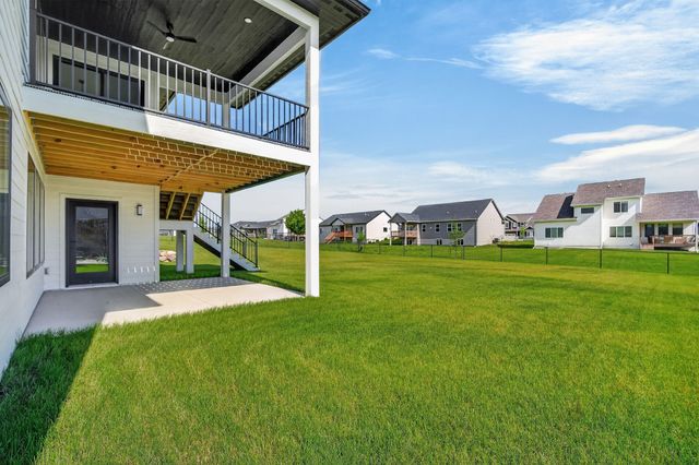 2605 Blooming Heights Drive, Norwalk, IA 50211