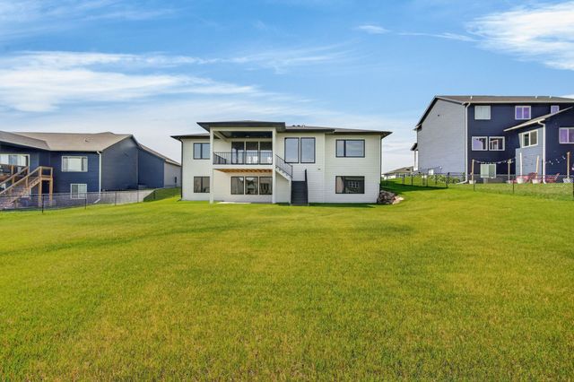 2605 Blooming Heights Drive, Norwalk, IA 50211