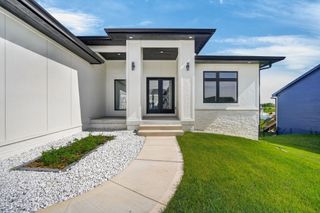 2605 Blooming Heights Drive, Norwalk, IA 50211