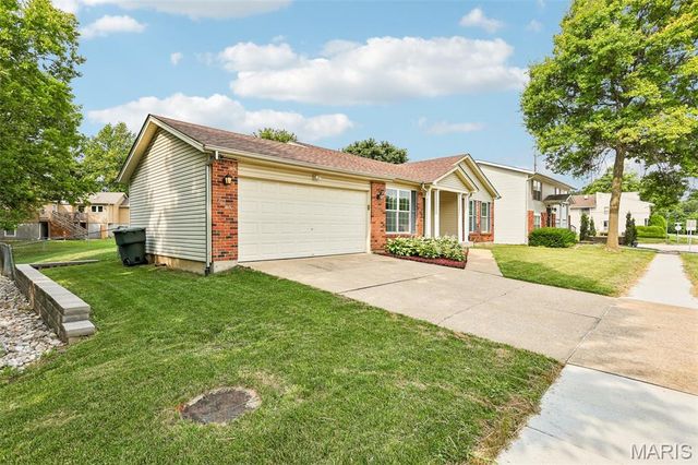 11 Laurelwood Drive, St Peters, MO 63376